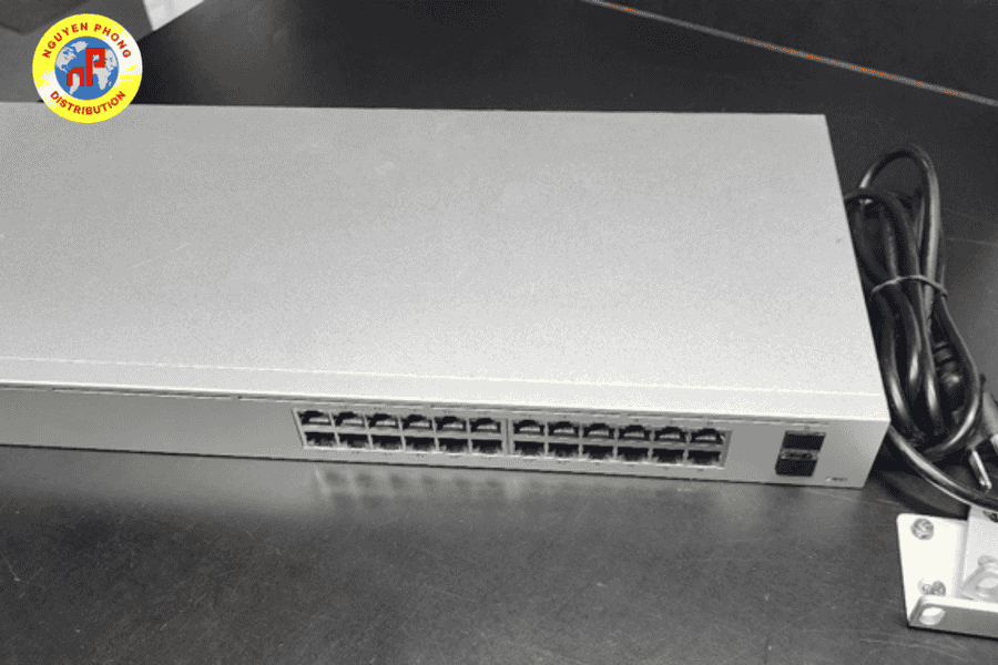 Thiết bị chuyển mạch Unifi switch 24 PoE